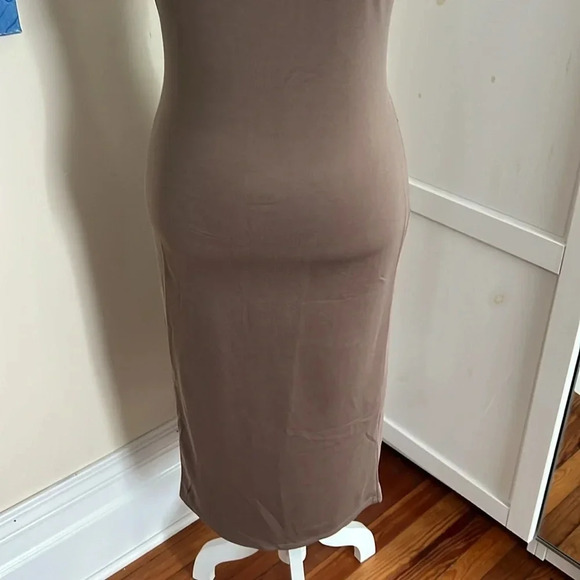 Le Lis Midi Body Con Tank Dress in "Mocha" - NWT - Size M - Picture 4 of 12